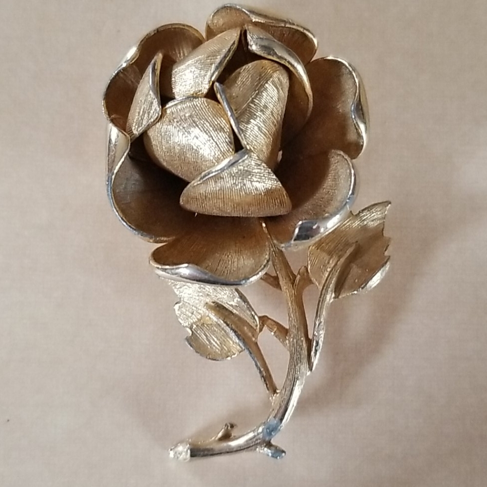 Vintage Mid Century Gold Tone Metal Flower Brooch - image 5